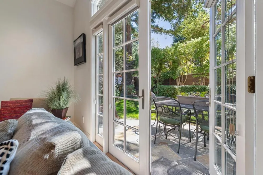 61 Lloyden Drive Atherton, CA 94027