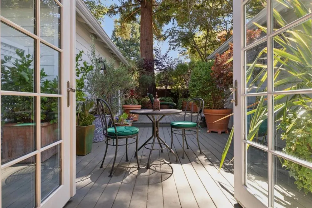 61 Lloyden Drive Atherton, CA 94027