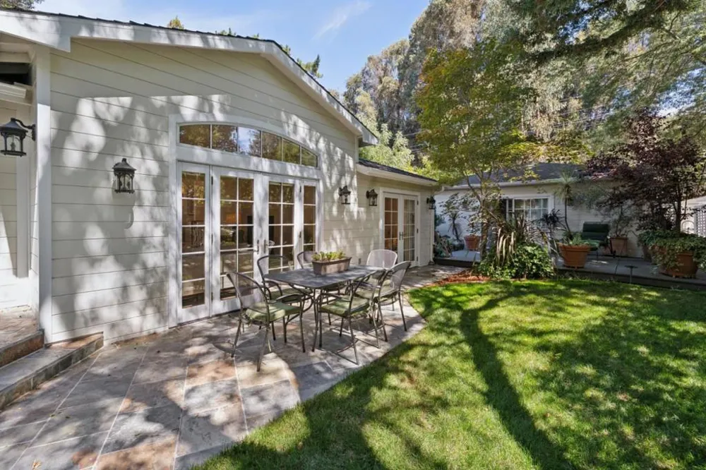 61 Lloyden Drive Atherton, CA 94027