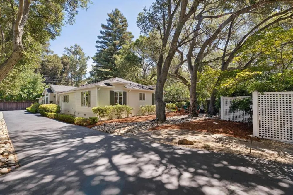 61 Lloyden Drive Atherton, CA 94027