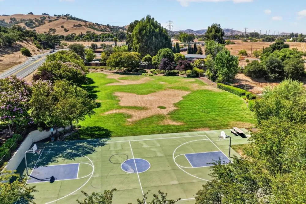 19185 Saffron Drive Morgan Hill, CA 95037