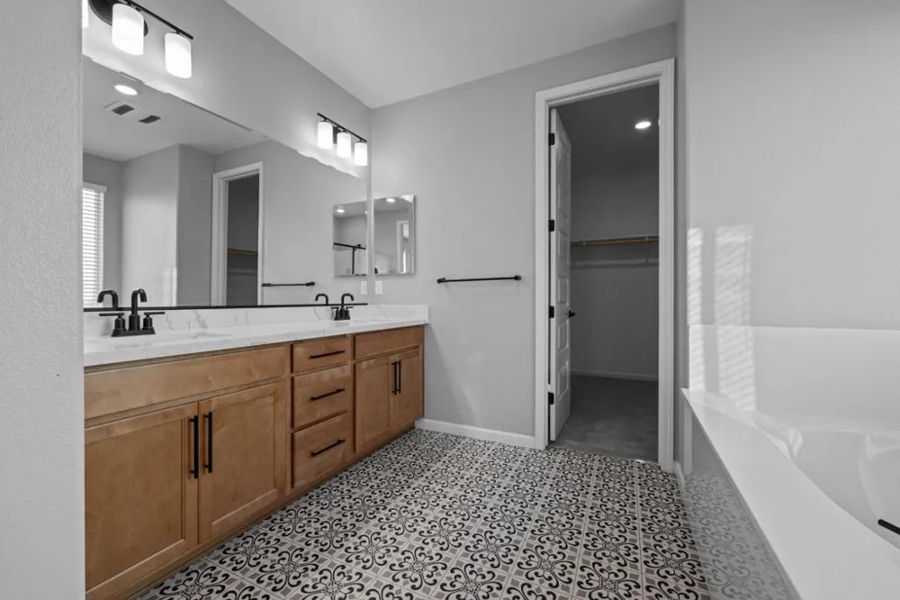 2540 Ryan Drive Hollister, CA 95023