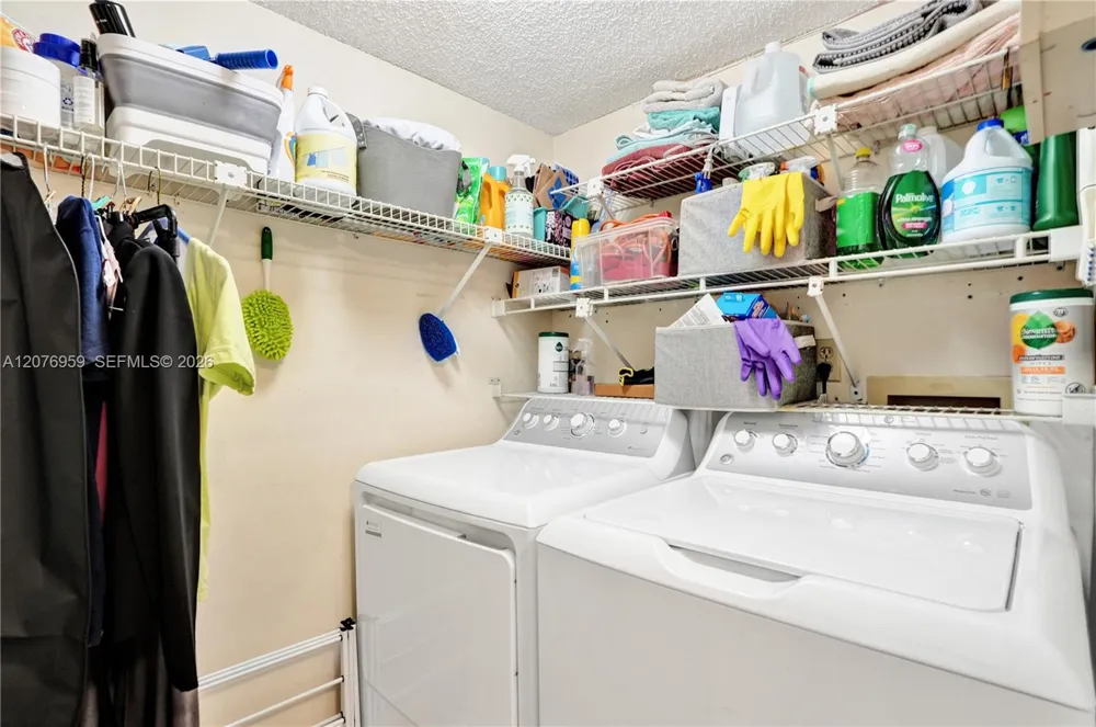 3017 Oakland Forest Dr #208 Oakland Park, FL 33309