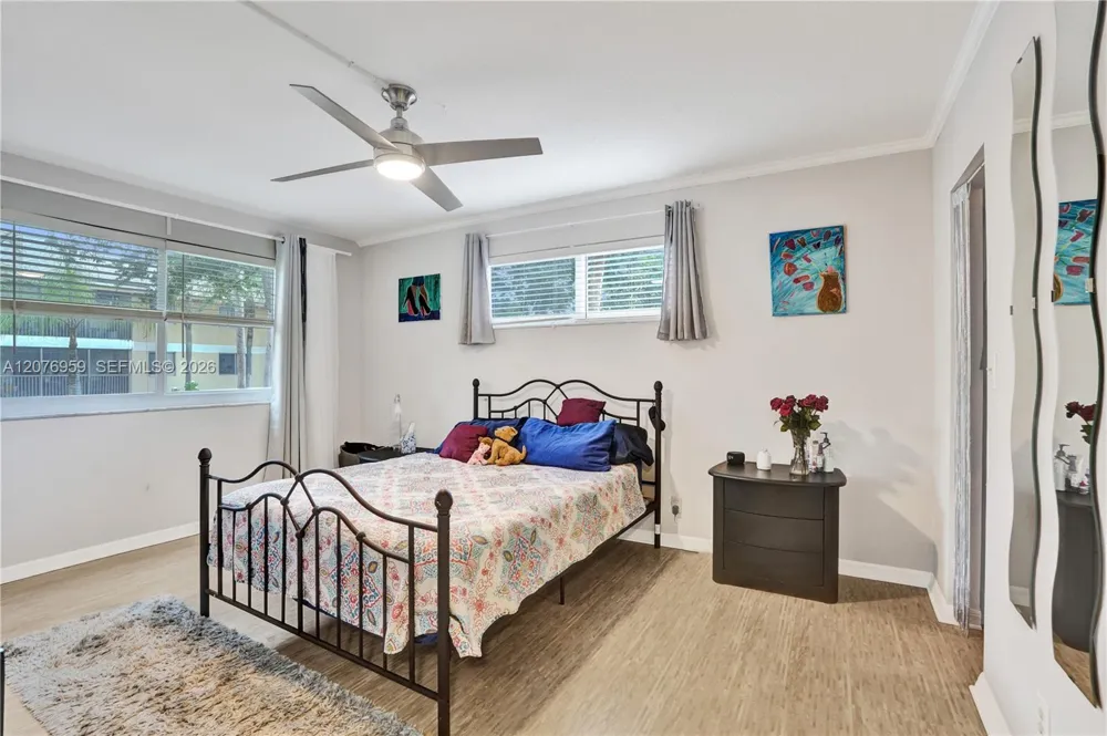 3017 Oakland Forest Dr #208 Oakland Park, FL 33309
