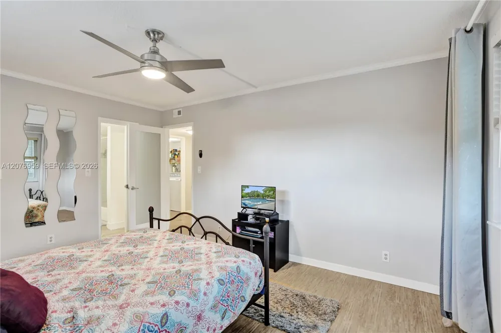 3017 Oakland Forest Dr #208 Oakland Park, FL 33309