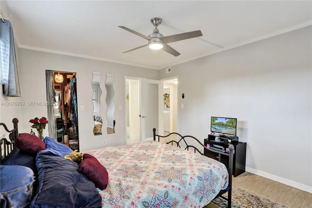 3017 Oakland Forest Dr #208 Oakland Park, FL 33309