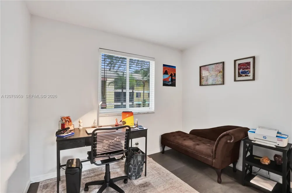 3017 Oakland Forest Dr #208 Oakland Park, FL 33309
