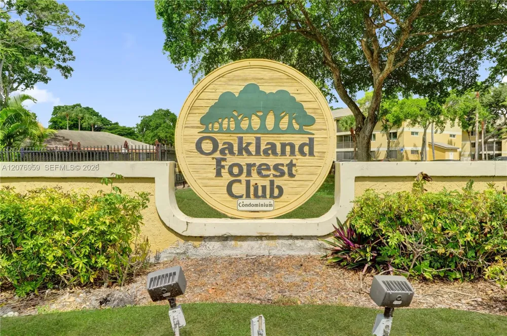 3017 Oakland Forest Dr #208 Oakland Park, FL 33309