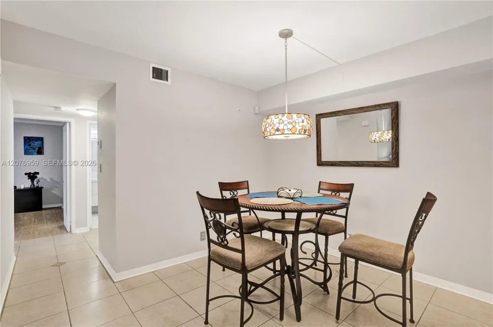 3017 Oakland Forest Dr #208 Oakland Park, FL 33309