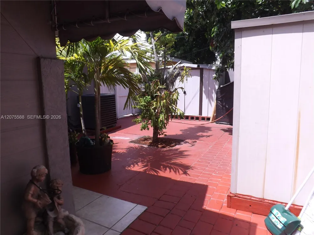 217 W 34th St Hialeah, FL 33012