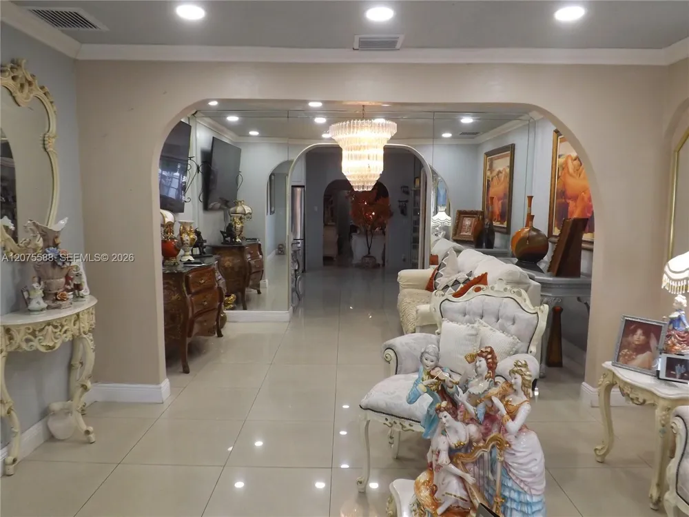 217 W 34th St Hialeah, FL 33012