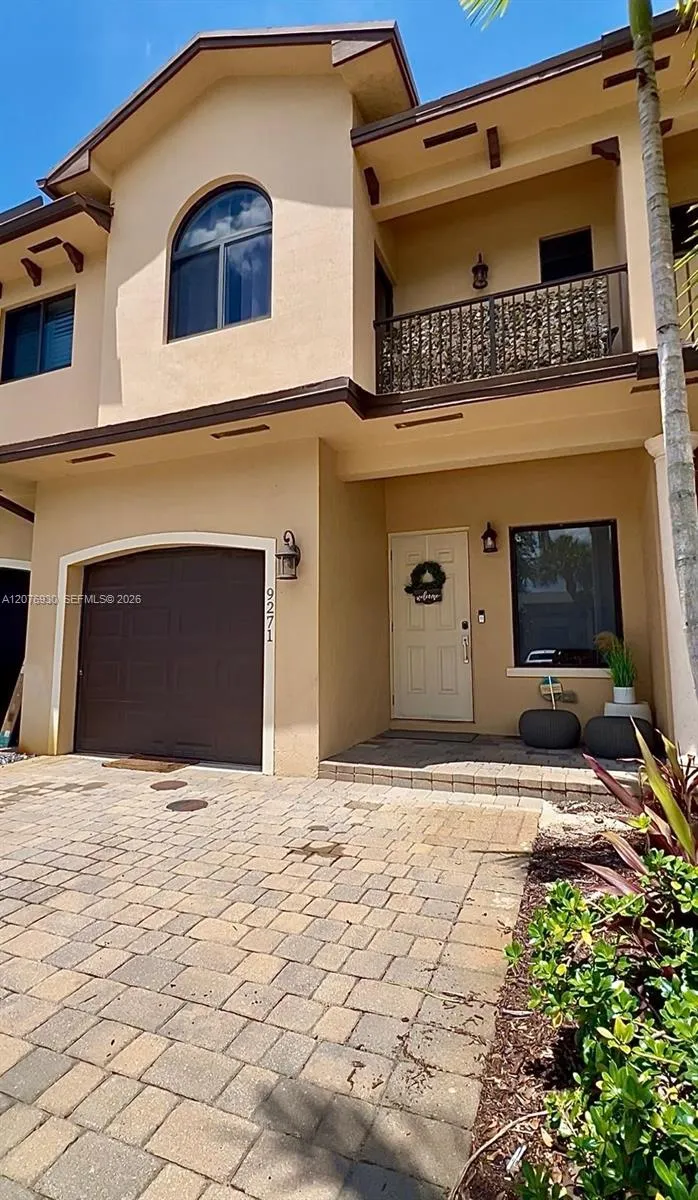 9271 NW 16th St Pembroke Pines, FL 33027