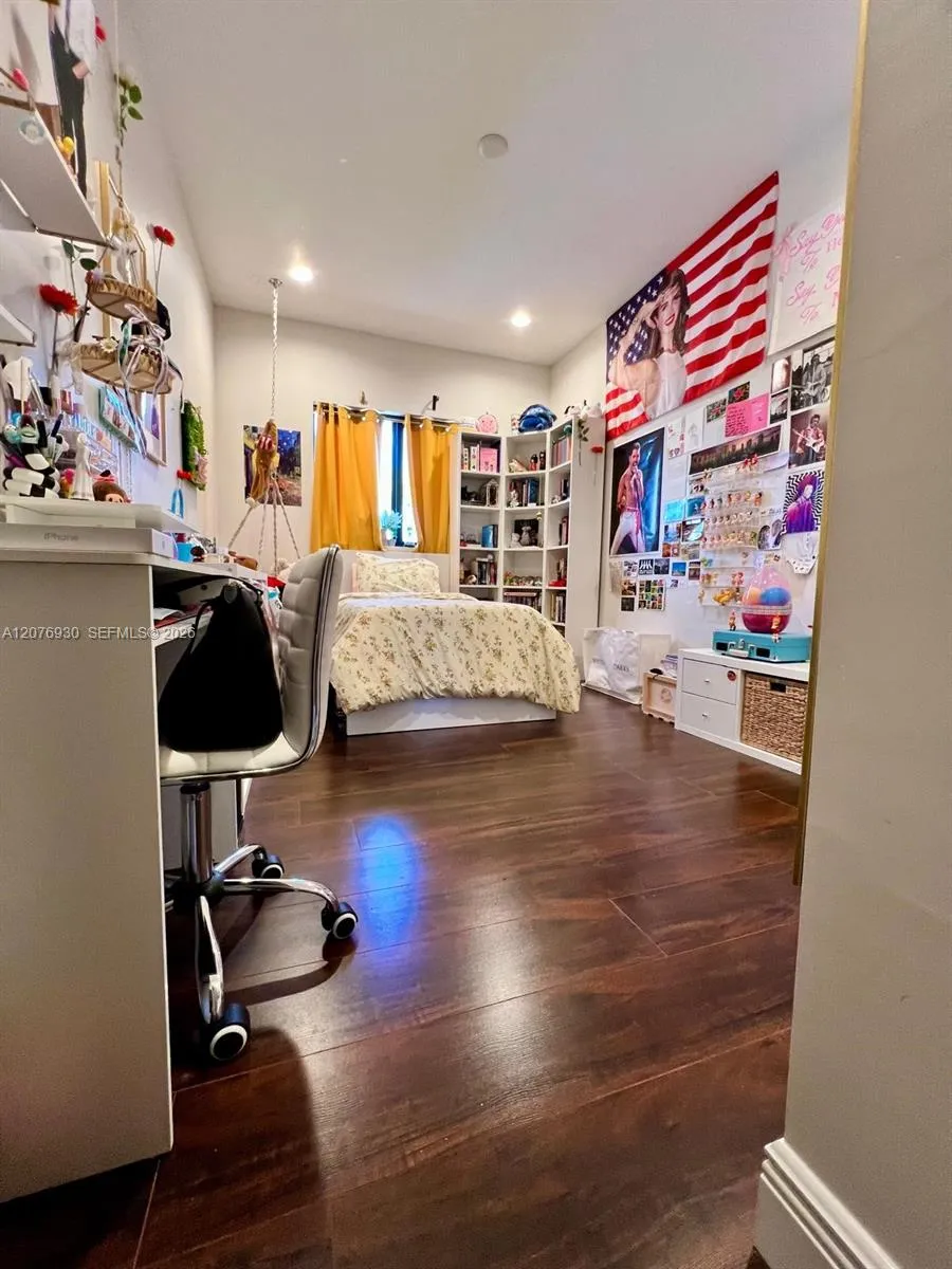 9271 NW 16th St Pembroke Pines, FL 33027