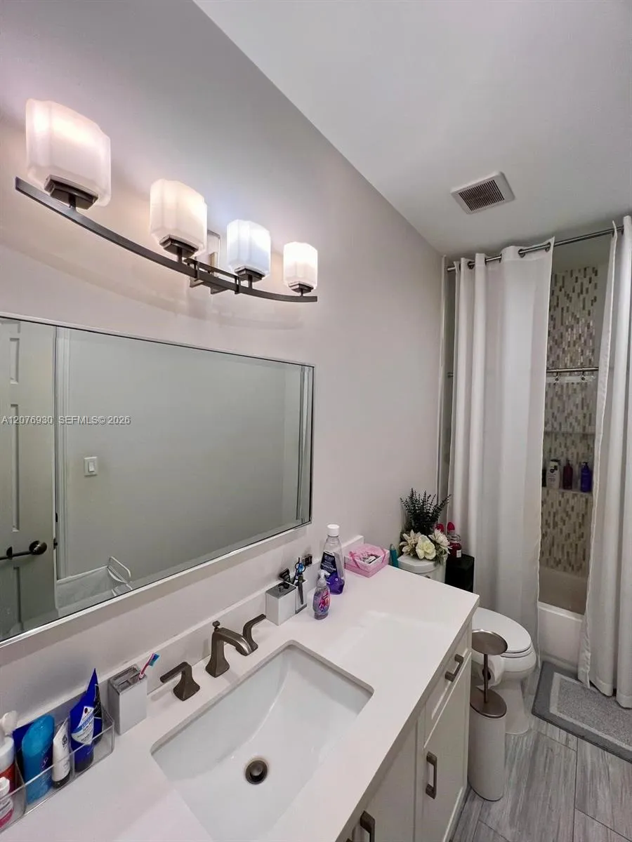 9271 NW 16th St Pembroke Pines, FL 33027