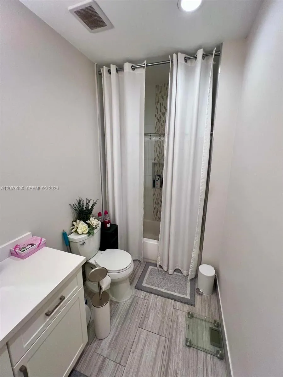 9271 NW 16th St Pembroke Pines, FL 33027