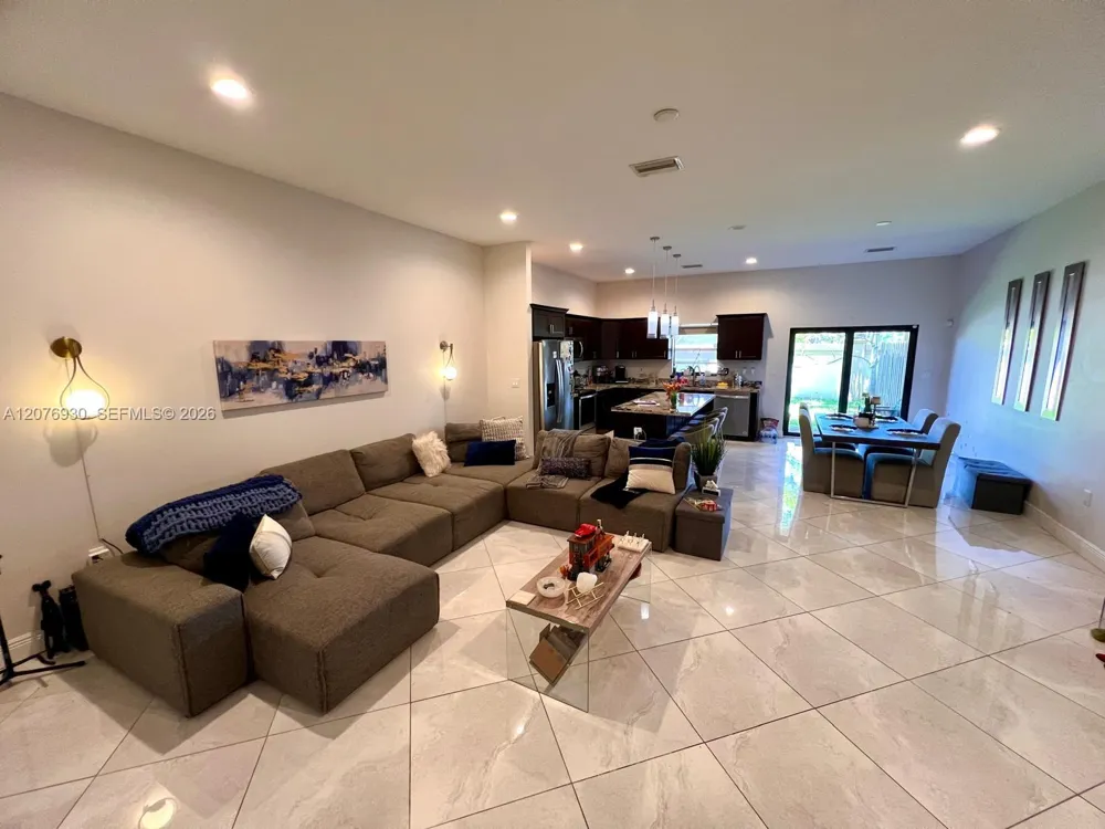 9271 NW 16th St Pembroke Pines, FL 33027