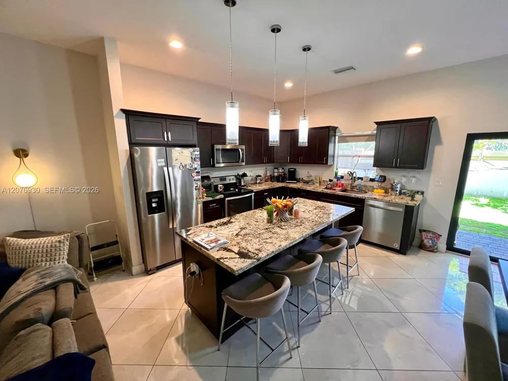 9271 NW 16th St Pembroke Pines, FL 33027