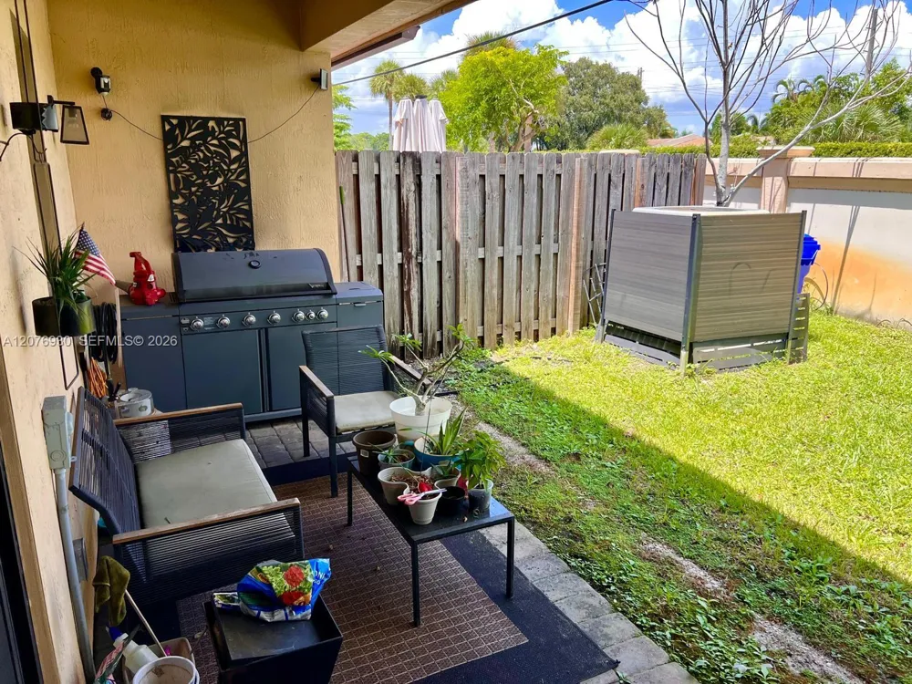 9271 NW 16th St Pembroke Pines, FL 33027