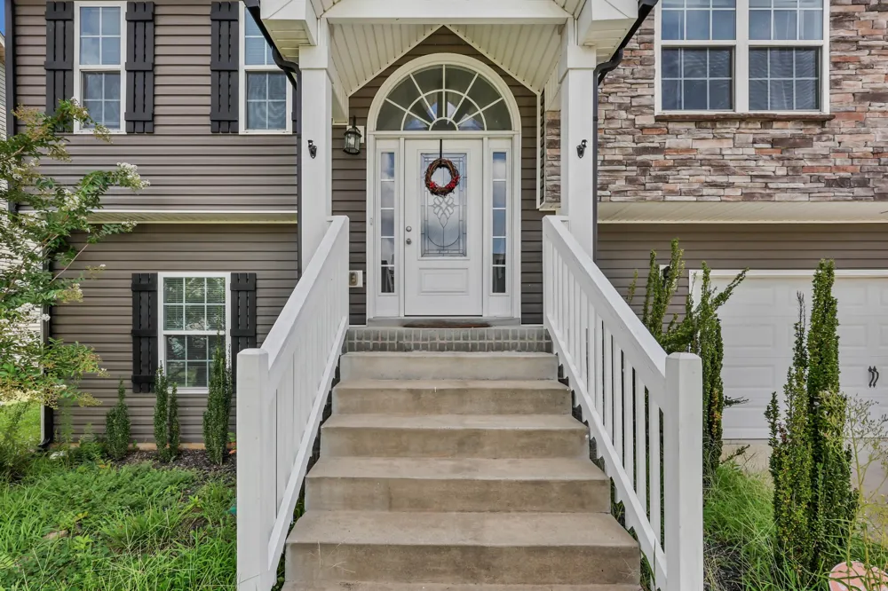 109 SYCAMORE HILL DRIVE Clarksville, TN 37042