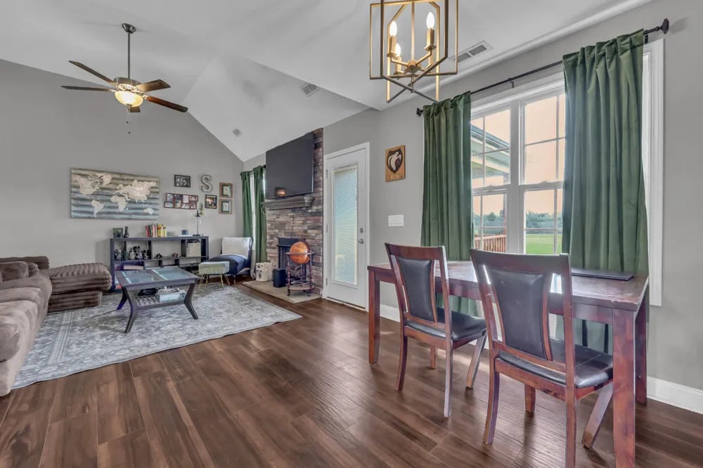 109 SYCAMORE HILL DRIVE Clarksville, TN 37042