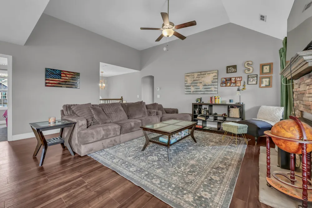 109 SYCAMORE HILL DRIVE Clarksville, TN 37042