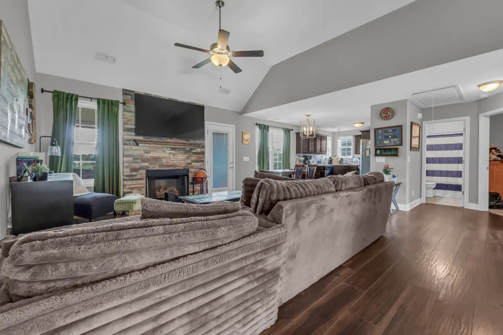 109 SYCAMORE HILL DRIVE Clarksville, TN 37042