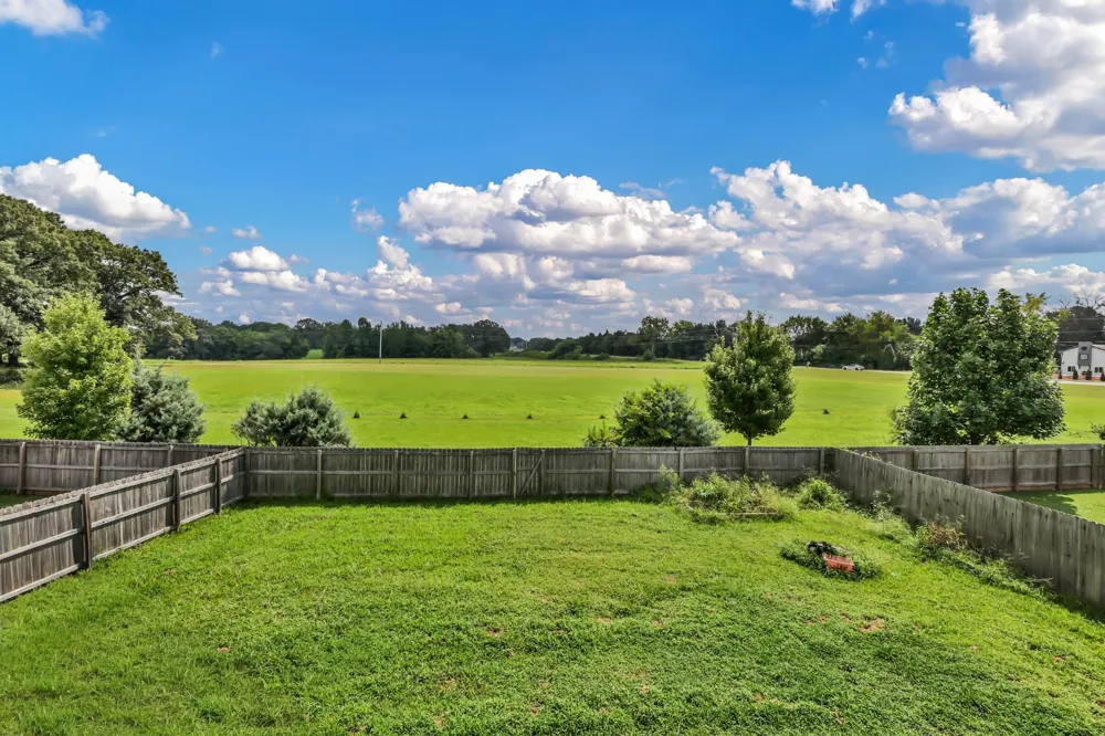 109 SYCAMORE HILL DRIVE Clarksville, TN 37042