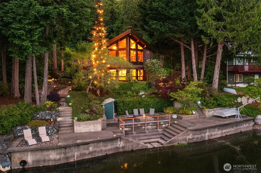 211 E Church Point Drive Shelton, WA 98584