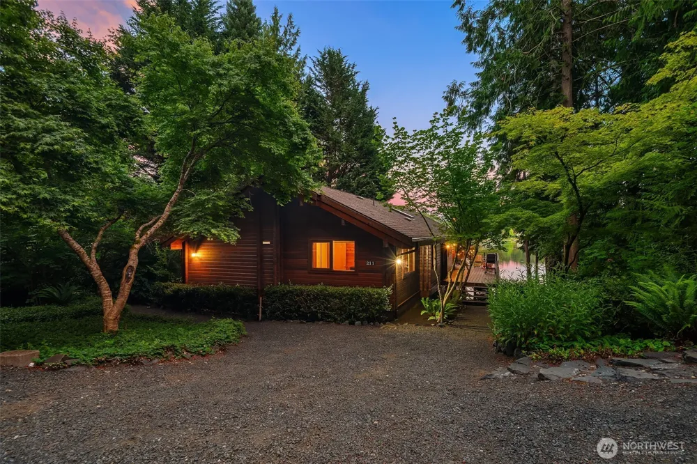 211 E Church Point Drive Shelton, WA 98584