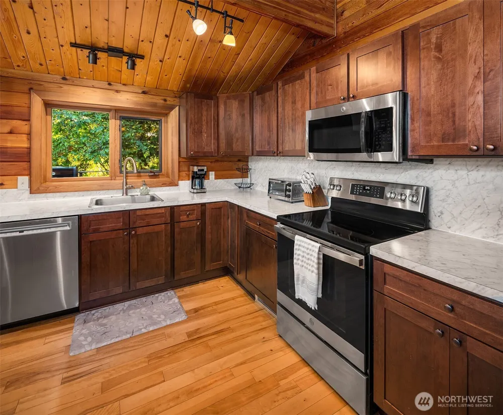 211 E Church Point Drive Shelton, WA 98584