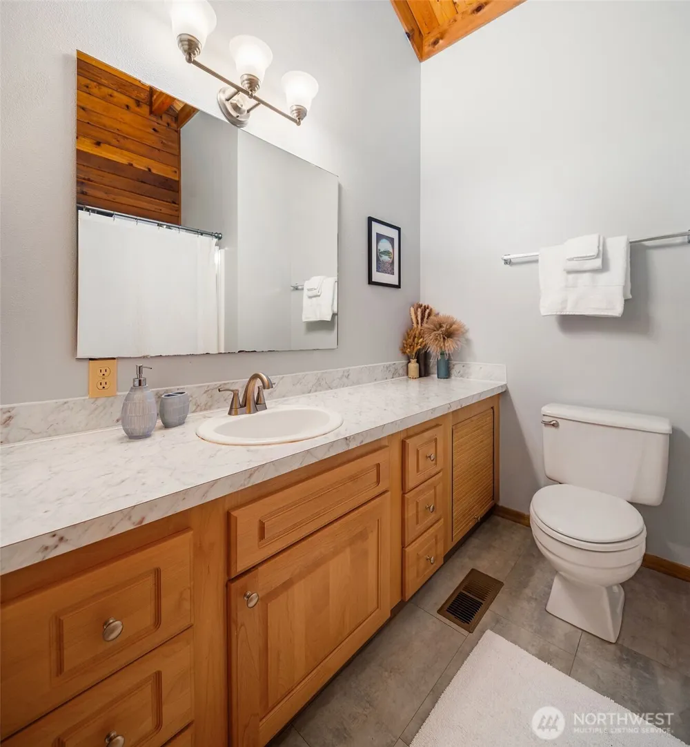 211 E Church Point Drive Shelton, WA 98584