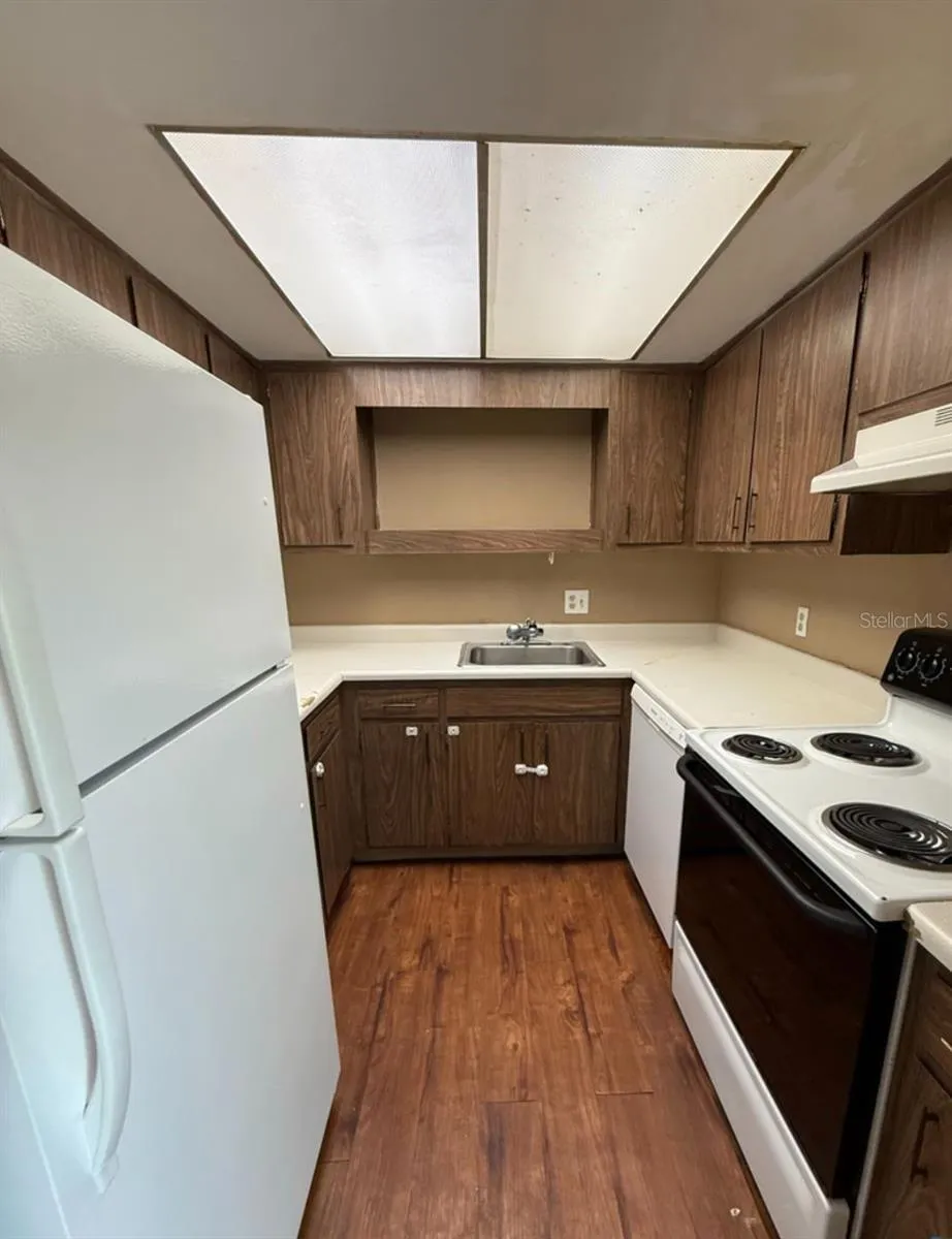 7610 W POWHATAN AVENUE #4 Tampa, FL 33615