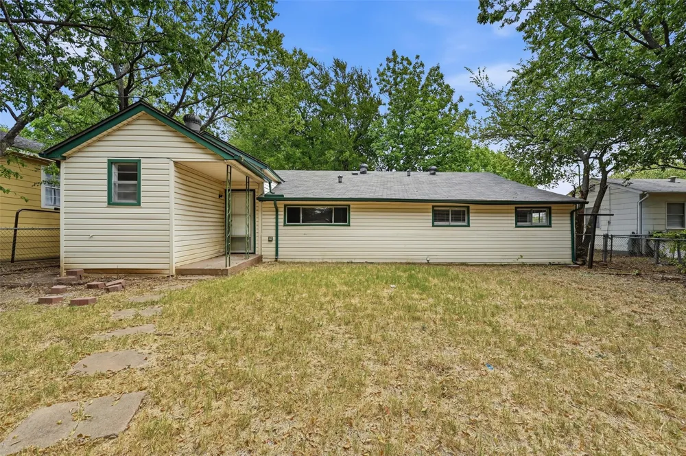 920 S Lee Avenue Sherman, TX 75090