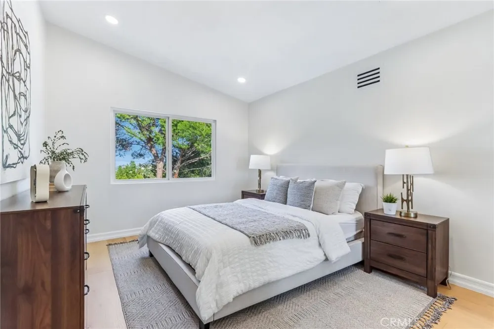 4140 Aleman Drive Tarzana, CA 91356