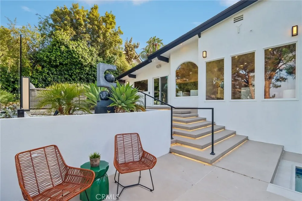 4140 Aleman Drive Tarzana, CA 91356