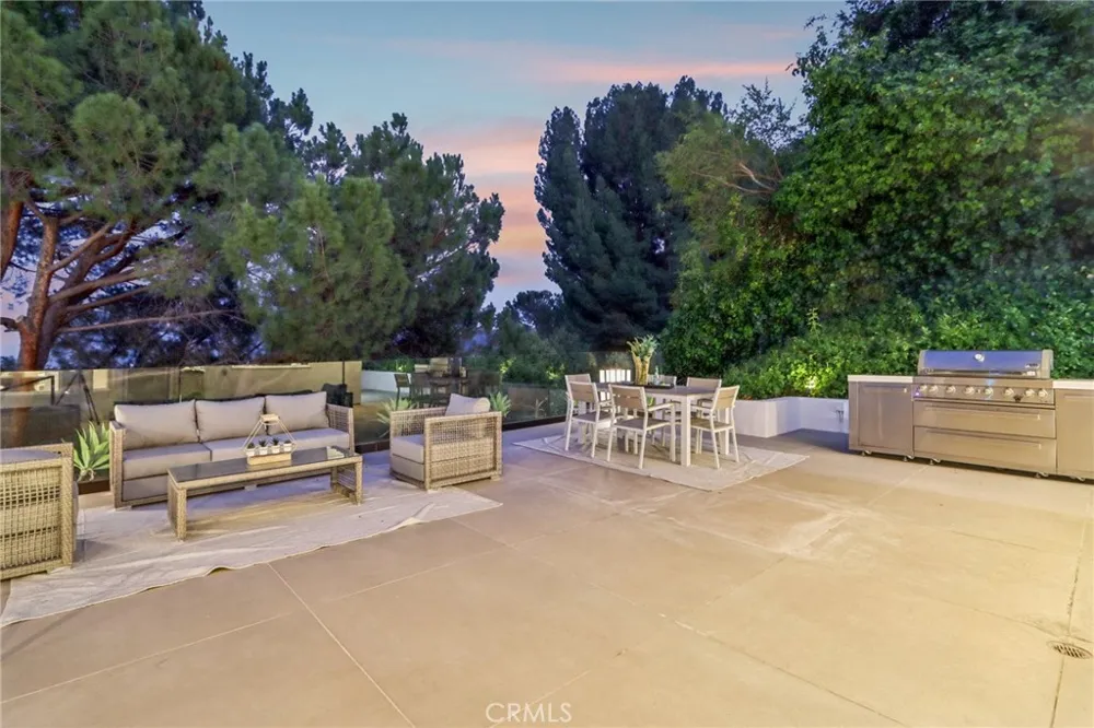 4140 Aleman Drive Tarzana, CA 91356