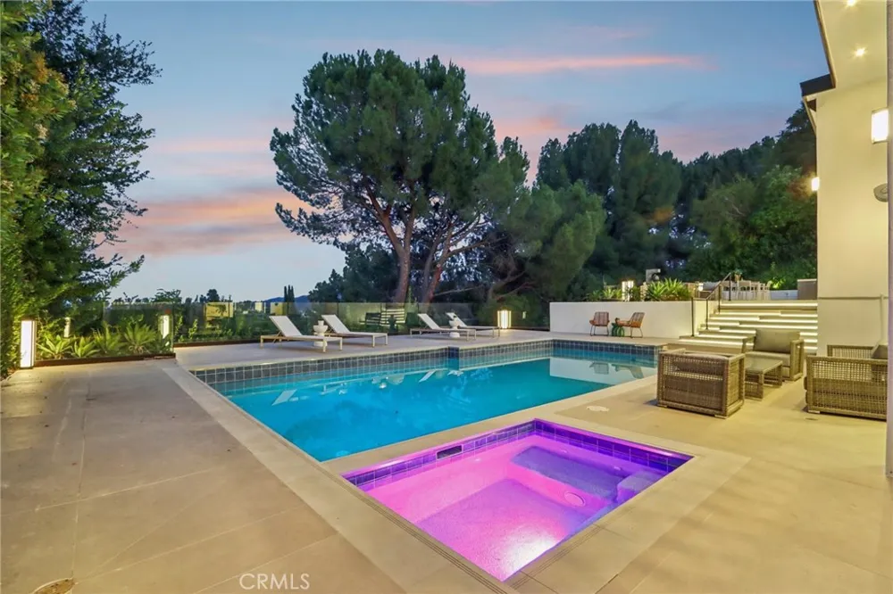 4140 Aleman Drive Tarzana, CA 91356