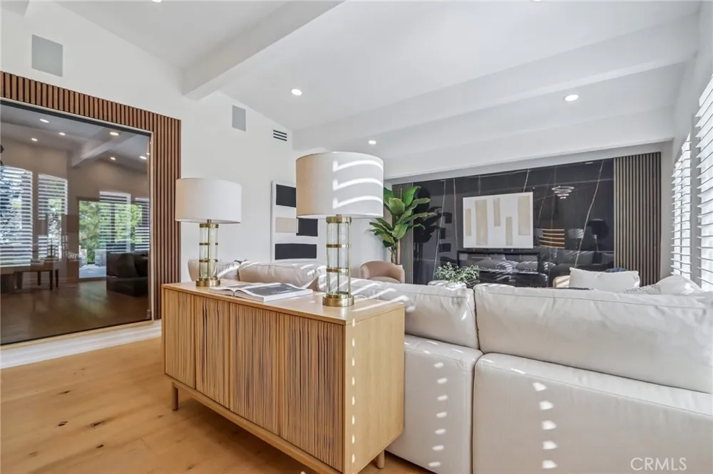 4140 Aleman Drive Tarzana, CA 91356