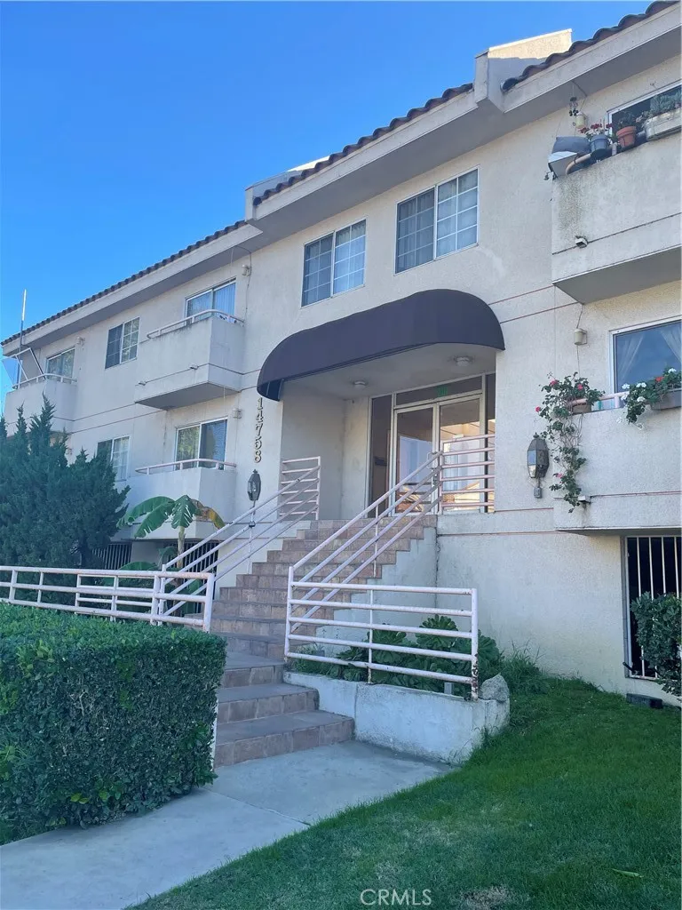 14758 Magnolia Blvd #104 Sherman Oaks, CA 91403
