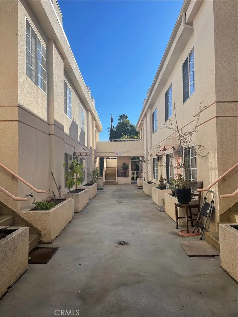 14758 Magnolia Blvd #104 Sherman Oaks, CA 91403
