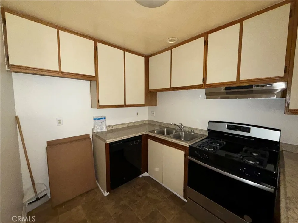 14758 Magnolia Blvd #104 Sherman Oaks, CA 91403
