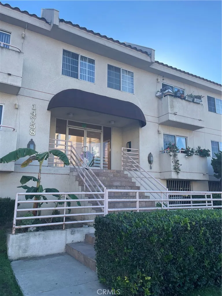 14758 Magnolia Blvd #104 Sherman Oaks, CA 91403