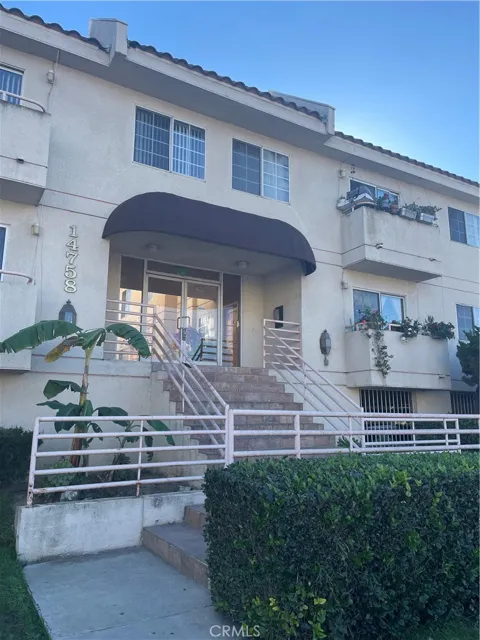 14758 Magnolia Blvd #104