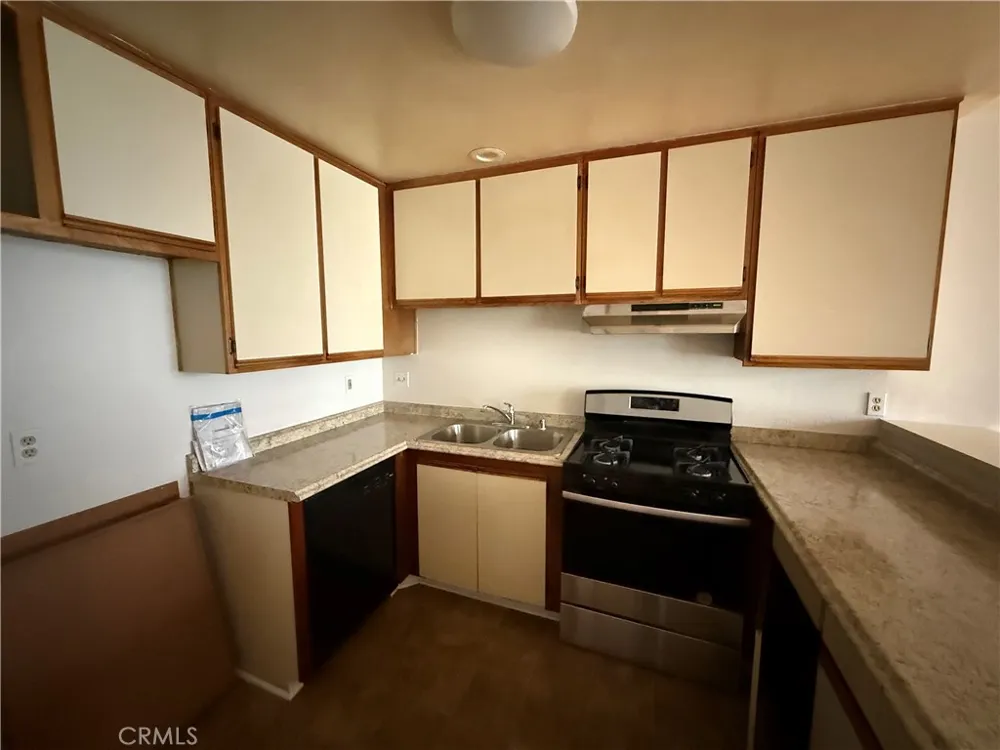 14758 Magnolia Blvd #104 Sherman Oaks, CA 91403