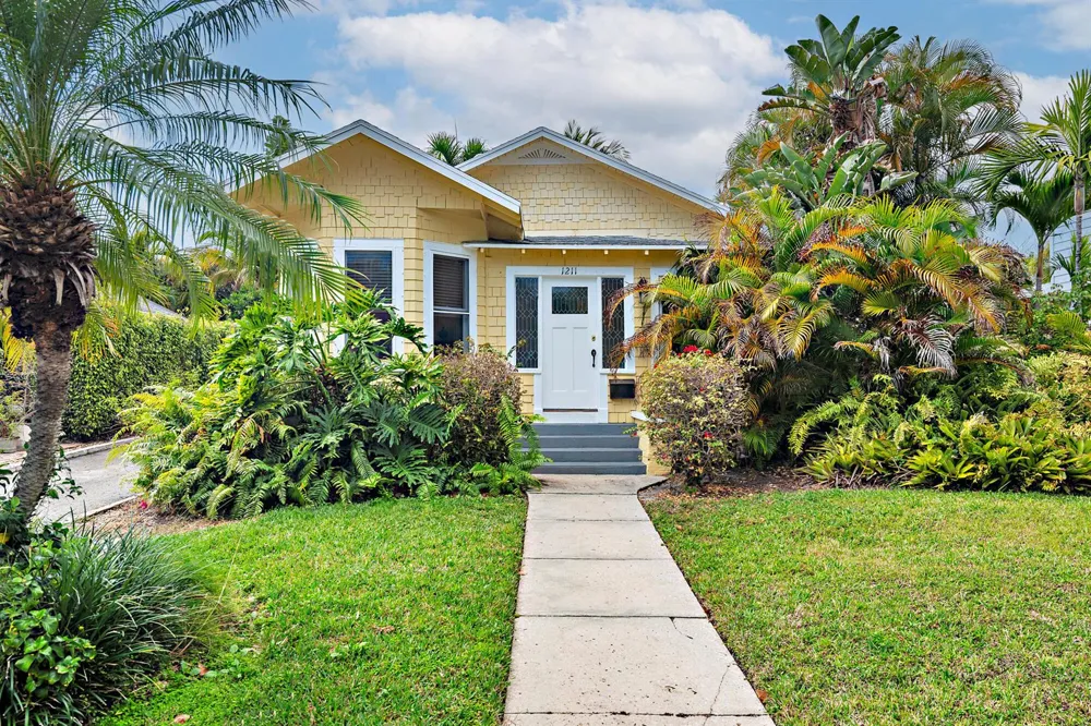 1211 FLORIDA AVENUE West Palm Beach, FL 33401