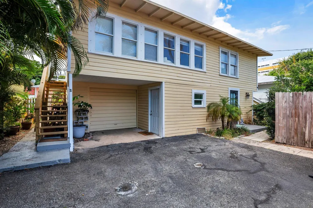 1211 FLORIDA AVENUE West Palm Beach, FL 33401