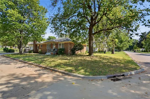 1004 E 38th Street