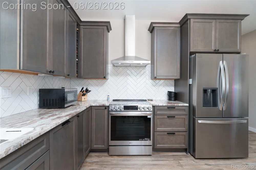 454 E Shore Drive Northfield Township, MI 48189