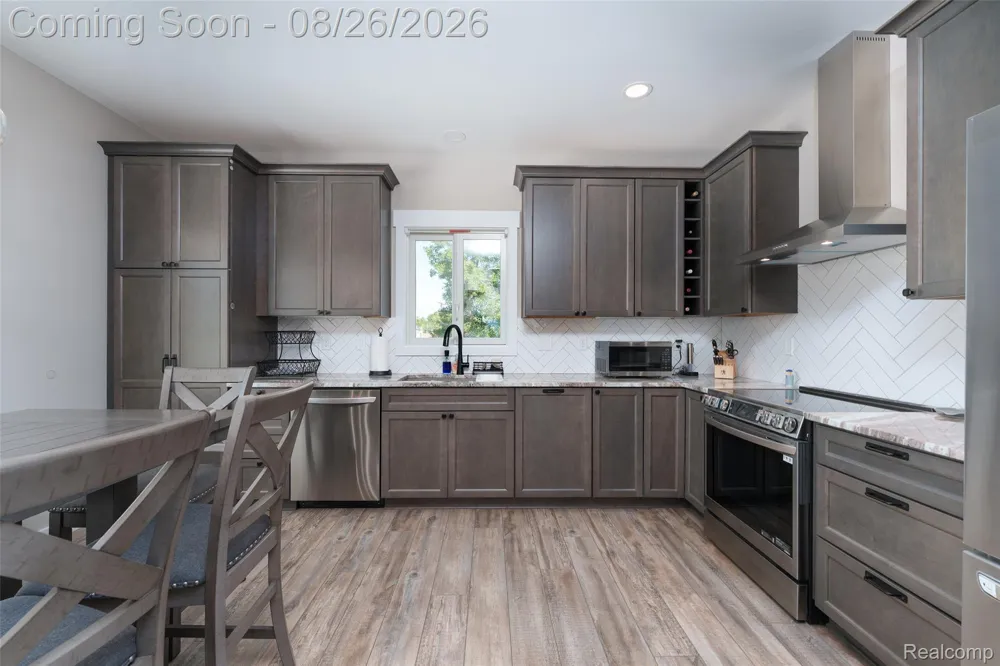 454 E Shore Drive Northfield Township, MI 48189