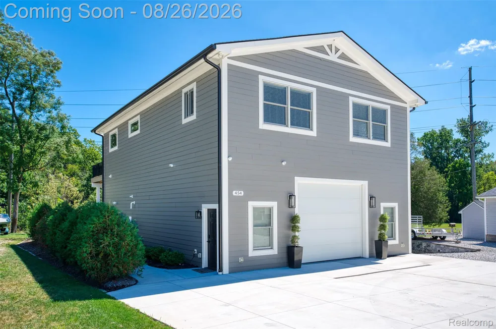 454 E Shore Drive Northfield Township, MI 48189